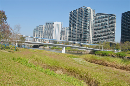 輕盈飄逸，ETFE人行天橋為城市增添一道璀璨風景線